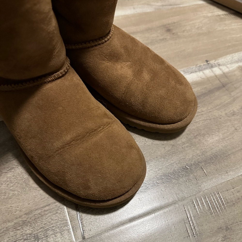 Bailey Button Ugg Size 6 - image 6